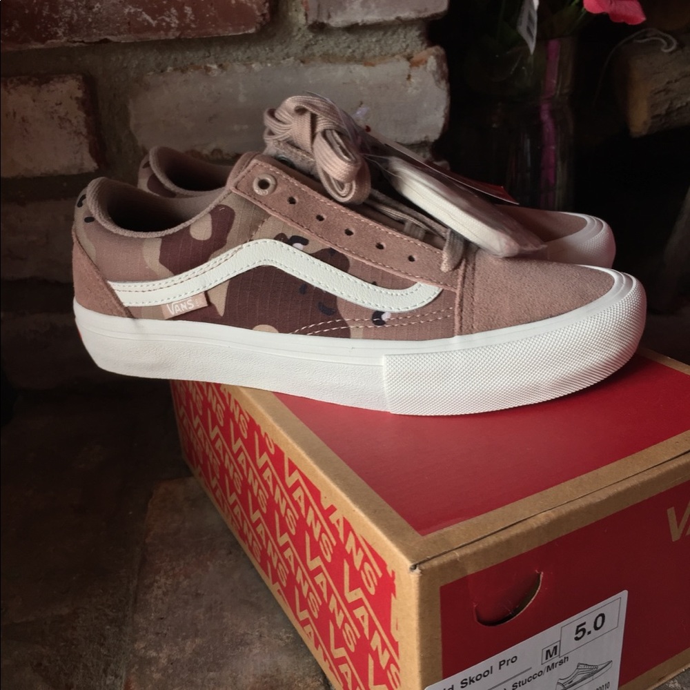 Vans size W6.5 Brand New with Box